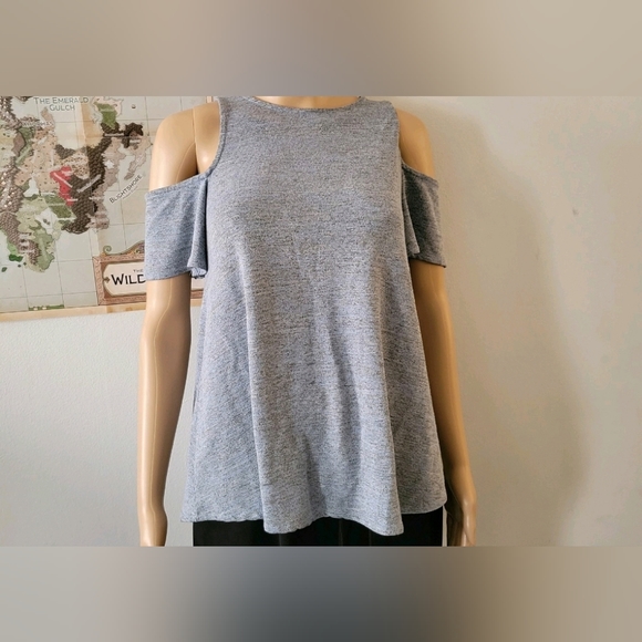 Win.e Blue Cold Shoulder Top size 8 - Picture 4 of 4